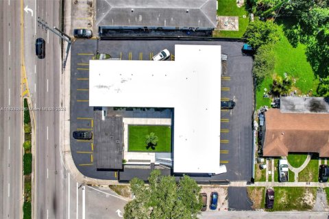 Propiedad comercial en venta en North Miami, Florida № 1828174 - foto 4