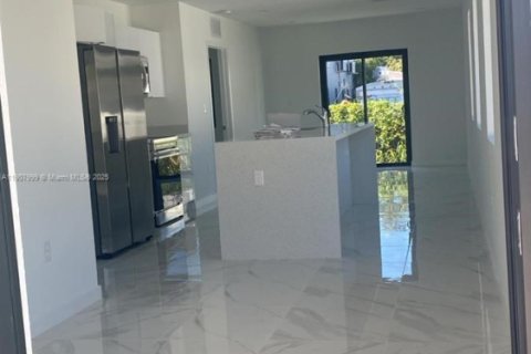 Propiedad comercial en venta en Florida City, Florida, 195.09 m2 № 1964283 - foto 4