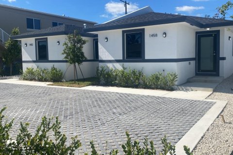 Propiedad comercial en venta en Florida City, Florida, 195.09 m2 № 1964283 - foto 3