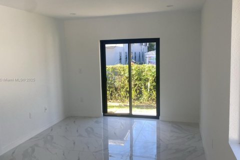 Propiedad comercial en venta en Florida City, Florida, 195.09 m2 № 1964283 - foto 7