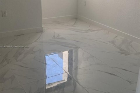 Propiedad comercial en venta en Florida City, Florida, 195.09 m2 № 1964283 - foto 11