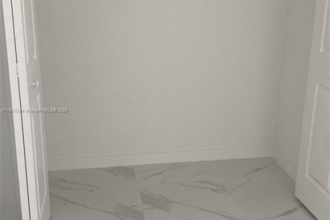 Propiedad comercial en venta en Florida City, Florida, 195.09 m2 № 1964283 - foto 12