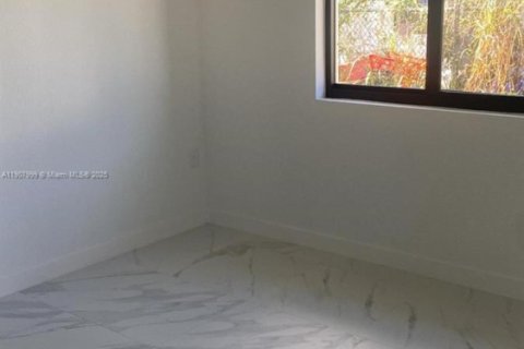 Propiedad comercial en venta en Florida City, Florida, 195.09 m2 № 1964283 - foto 8