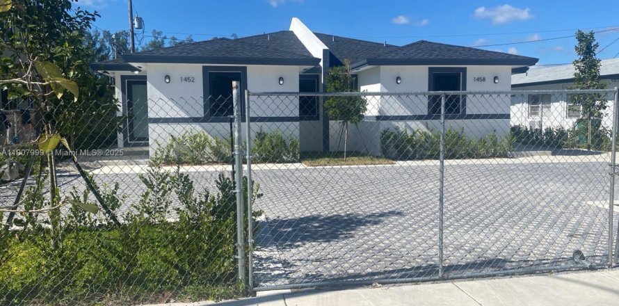 Propiedad comercial en Florida City, Florida 195.09 m2 № 1964283