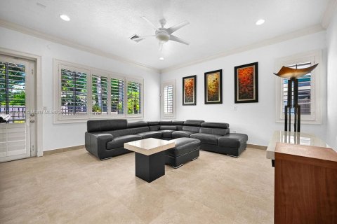Villa ou maison à louer à Doral, Floride: 5 chambres, 329.62 m2 № 1822056 - photo 8
