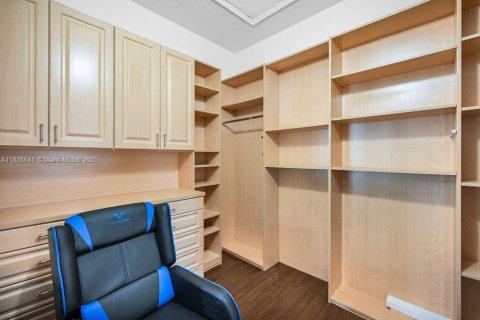 Villa ou maison à louer à Doral, Floride: 5 chambres, 329.62 m2 № 1822056 - photo 14