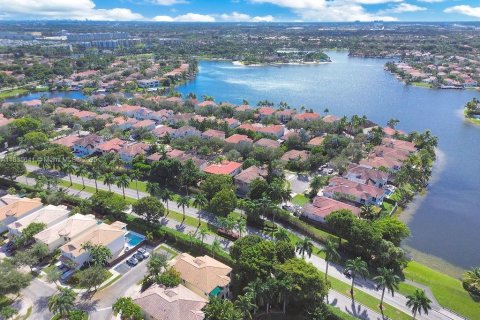 Villa ou maison à louer à Doral, Floride: 5 chambres, 329.62 m2 № 1822056 - photo 26