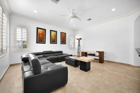 Villa ou maison à louer à Doral, Floride: 5 chambres, 329.62 m2 № 1822056 - photo 9