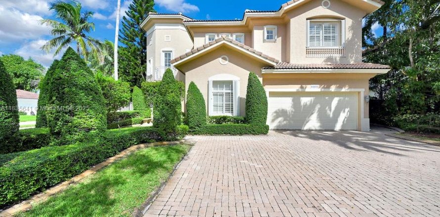Villa ou maison à Doral, Floride 5 chambres, 329.62 m2 № 1822056