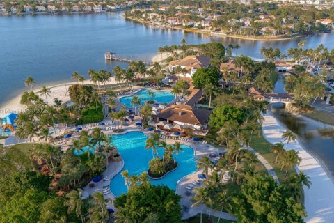 Villa ou maison à louer à Doral, Floride: 5 chambres, 329.62 m2 № 1822056 - photo 28