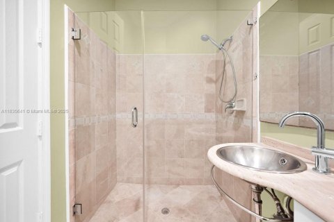 Villa ou maison à louer à Doral, Floride: 5 chambres, 329.62 m2 № 1822056 - photo 19