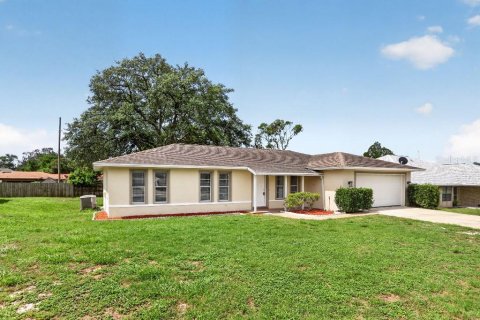House in Deltona, Florida 3 bedrooms, 126.81 sq.m. № 2234363 - photo 2