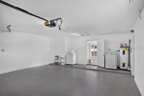 House in Deltona, Florida 3 bedrooms, 126.81 sq.m. № 2234363 - photo 12
