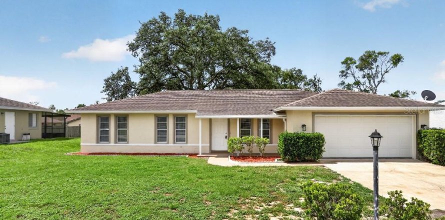 House in Deltona, Florida 3 bedrooms, 126.81 sq.m. № 2234363