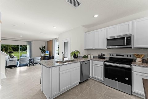 Townhouse in Apopka, Florida 3 bedrooms, 155.52 sq.m. № 1720413 - photo 4