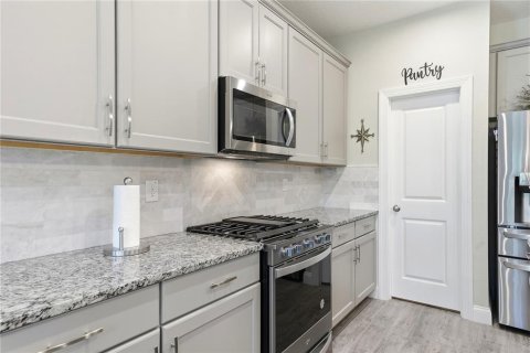 House in Apollo Beach, Florida 4 bedrooms, 186.73 sq.m. № 2148737 - photo 10