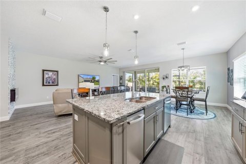 House in Apollo Beach, Florida 4 bedrooms, 186.73 sq.m. № 2148737 - photo 12