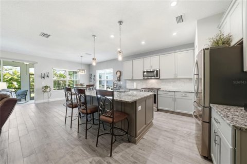 House in Apollo Beach, Florida 4 bedrooms, 186.73 sq.m. № 2148737 - photo 8