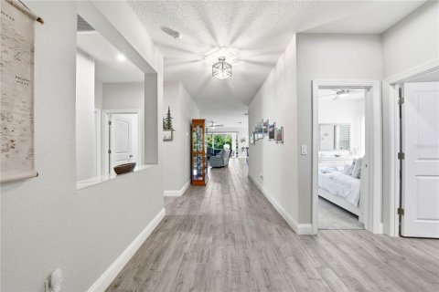 House in Apollo Beach, Florida 4 bedrooms, 186.73 sq.m. № 2148737 - photo 3