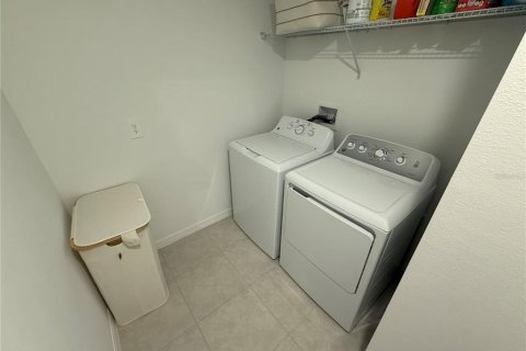 Adosado en alquiler en Parrish, Florida, 4 dormitorios, 229.1 m2 № 1894592 - foto 13