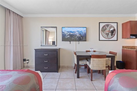 Condo in Sunny Isles Beach, Florida № 1980326 - photo 22