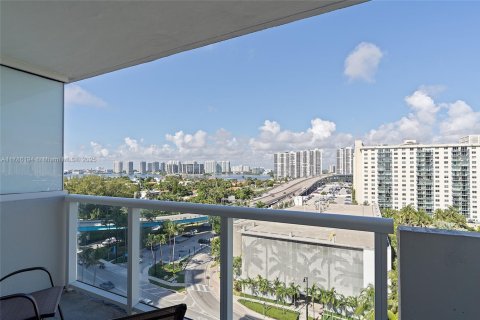 Condo in Sunny Isles Beach, Florida № 1980326 - photo 15