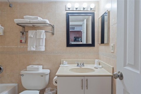 Condo in Sunny Isles Beach, Florida № 1980326 - photo 24