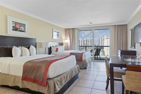 Condo in Sunny Isles Beach, Florida № 1980326 - photo 1