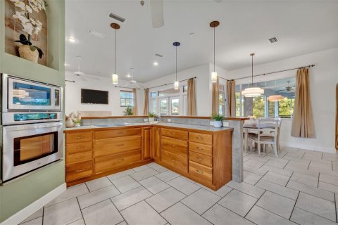 House in Orlando, Florida 4 bedrooms, 303.98 sq.m. № 1786457 - photo 12