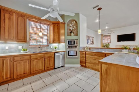 House in Orlando, Florida 4 bedrooms, 303.98 sq.m. № 1786457 - photo 13