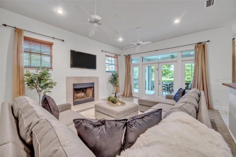 House in Orlando, Florida 4 bedrooms, 303.98 sq.m. № 1786457 - photo 11