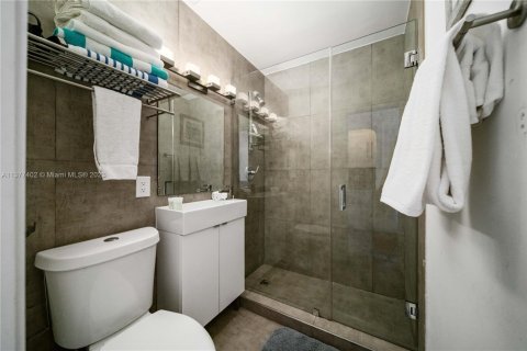 Condominio en alquiler en Miami Beach, Florida, 15.98 m2 № 1938109 - foto 15