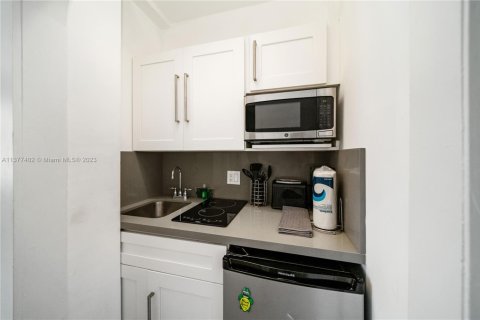 Condo in Miami Beach, Florida  № 1938109 - photo 13
