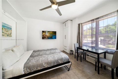 Condominio en alquiler en Miami Beach, Florida, 15.98 m2 № 1938109 - foto 10