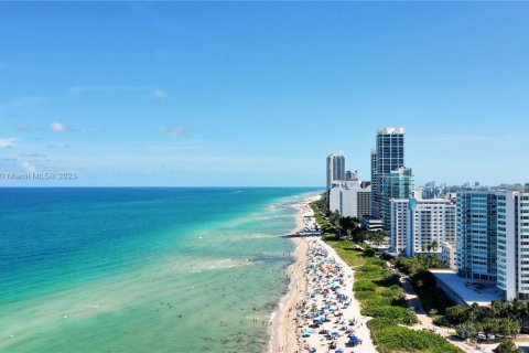 Condo in Miami Beach, Florida  № 1938109 - photo 2