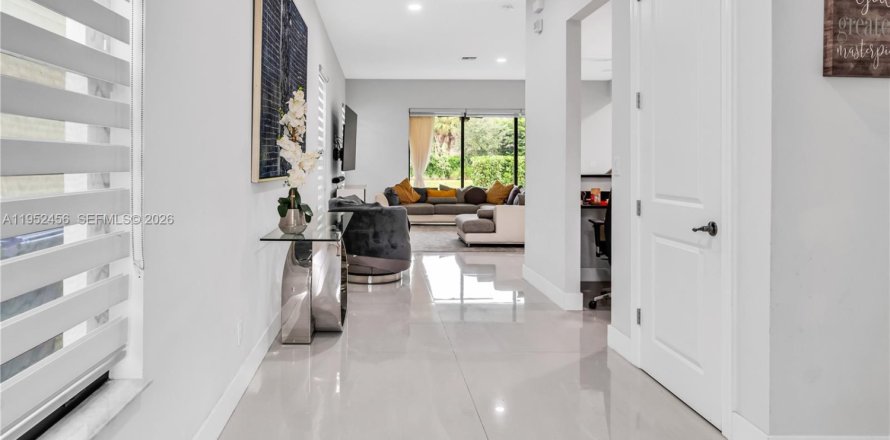 Casa en Coral Springs, Florida 5 dormitorios, 285.86 m2 № 2008011