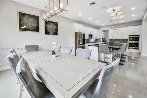 Casa en alquiler en Coral Springs, Florida, 5 dormitorios, 285.86 m2 № 2008011 - foto 7