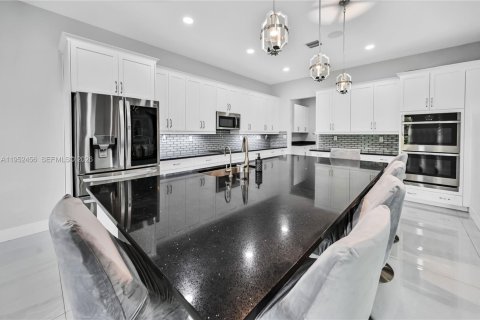 Casa en alquiler en Coral Springs, Florida, 5 dormitorios, 285.86 m2 № 2008011 - foto 9