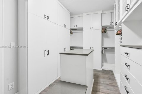 Casa en alquiler en Coral Springs, Florida, 5 dormitorios, 285.86 m2 № 2008011 - foto 17