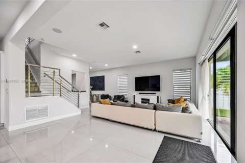 Casa en alquiler en Coral Springs, Florida, 5 dormitorios, 285.86 m2 № 2008011 - foto 6