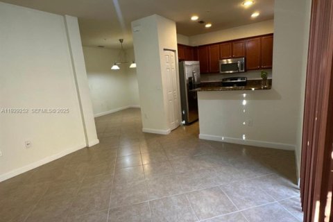 Touwnhouse à louer à Plantation, Floride: 3 chambres, 161.84 m2 № 1987579 - photo 5