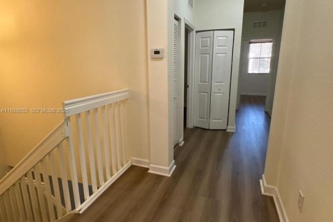 Touwnhouse à louer à Plantation, Floride: 3 chambres, 161.84 m2 № 1987579 - photo 15