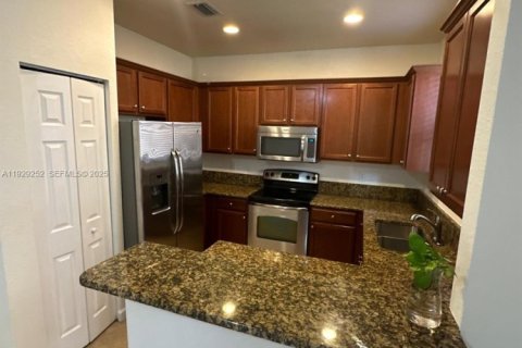 Touwnhouse à louer à Plantation, Floride: 3 chambres, 161.84 m2 № 1987579 - photo 10