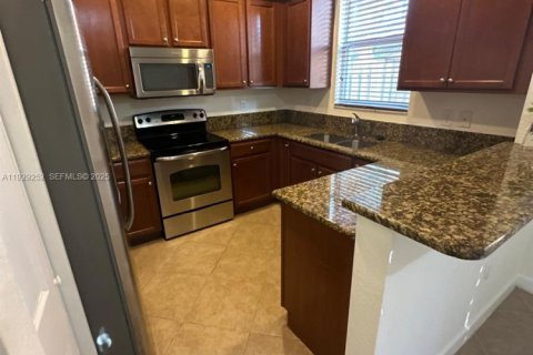 Touwnhouse à louer à Plantation, Floride: 3 chambres, 161.84 m2 № 1987579 - photo 8