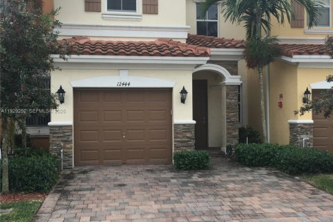 Touwnhouse à louer à Plantation, Floride: 3 chambres, 161.84 m2 № 1987579 - photo 2