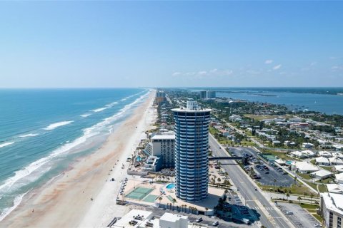 Condo in Daytona Beach Shores, Florida, 3 bedrooms  № 1817272 - photo 1