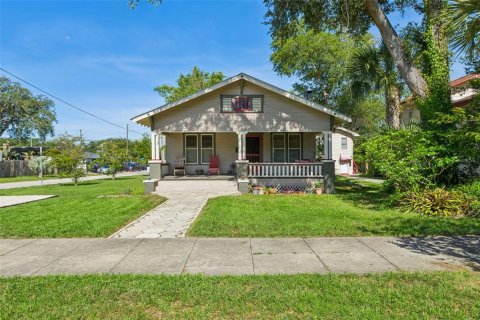 House in Tampa, Florida 3 bedrooms, 124.4 sq.m. № 2151091