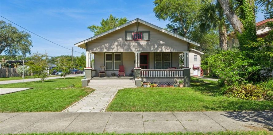 House in Tampa, Florida 3 bedrooms, 124.4 sq.m. № 2151091