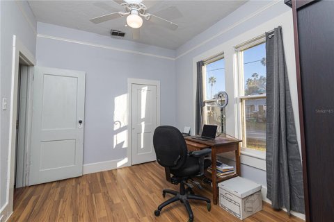 House in Tampa, Florida 3 bedrooms, 124.4 sq.m. № 2151091 - photo 27