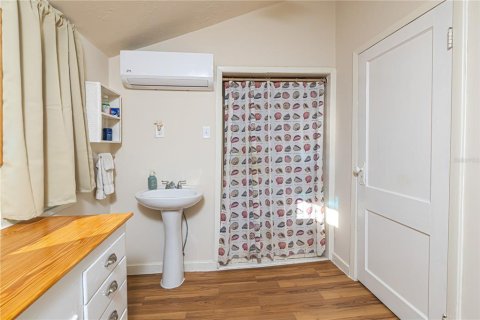 House in Tampa, Florida 3 bedrooms, 124.4 sq.m. № 2151091 - photo 29